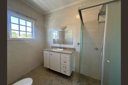 Casa de condomínio para alugar com 270m², 3 quartos e 4 vagas Casa de condomínio para alugar com 270m², 3 quartos e 4 vagasBanheiro da Suíte