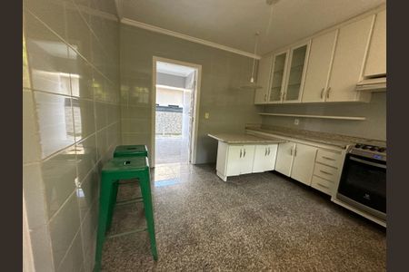 Casa de condomínio para alugar com 270m², 3 quartos e 4 vagas Casa de condomínio para alugar com 270m², 3 quartos e 4 vagasCozinha