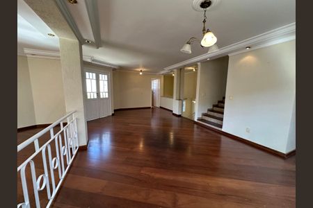 Casa de condomínio para alugar com 270m², 3 quartos e 4 vagas Casa de condomínio para alugar com 270m², 3 quartos e 4 vagasSala