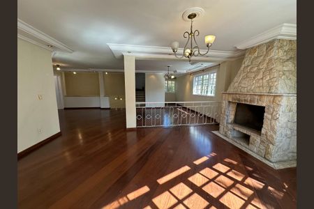 Casa de condomínio para alugar com 270m², 3 quartos e 4 vagas Casa de condomínio para alugar com 270m², 3 quartos e 4 vagasSala