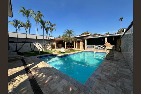 Casa de condomínio para alugar com 270m², 3 quartos e 4 vagas Casa de condomínio para alugar com 270m², 3 quartos e 4 vagasPiscina