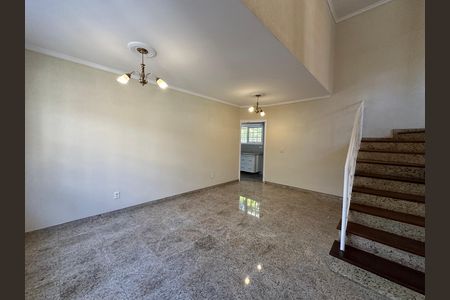 Casa de condomínio para alugar com 270m², 3 quartos e 4 vagas Casa de condomínio para alugar com 270m², 3 quartos e 4 vagasSala de Jantar