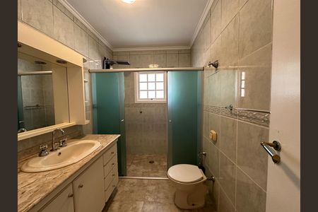 Casa de condomínio para alugar com 270m², 3 quartos e 4 vagas Casa de condomínio para alugar com 270m², 3 quartos e 4 vagasBanheiro Social 1