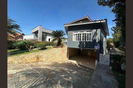 Casa de condomínio para alugar com 270m², 3 quartos e 4 vagas Casa de condomínio para alugar com 270m², 3 quartos e 4 vagasFachada