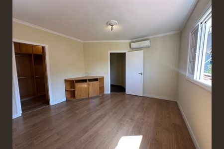 Casa de condomínio para alugar com 270m², 3 quartos e 4 vagas Casa de condomínio para alugar com 270m², 3 quartos e 4 vagasSuíte