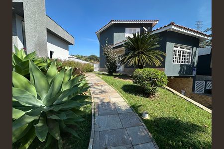 Casa de condomínio para alugar com 270m², 3 quartos e 4 vagas Casa de condomínio para alugar com 270m², 3 quartos e 4 vagasFachada