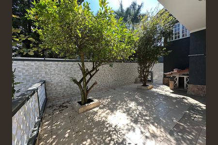 Casa de condomínio para alugar com 270m², 3 quartos e 4 vagas Casa de condomínio para alugar com 270m², 3 quartos e 4 vagasQuintal