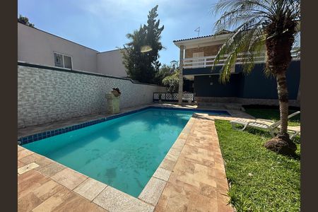 Casa de condomínio para alugar com 270m², 3 quartos e 4 vagas Casa de condomínio para alugar com 270m², 3 quartos e 4 vagasPiscina