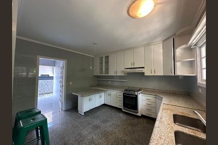 Casa de condomínio para alugar com 270m², 3 quartos e 4 vagas Casa de condomínio para alugar com 270m², 3 quartos e 4 vagasCozinha