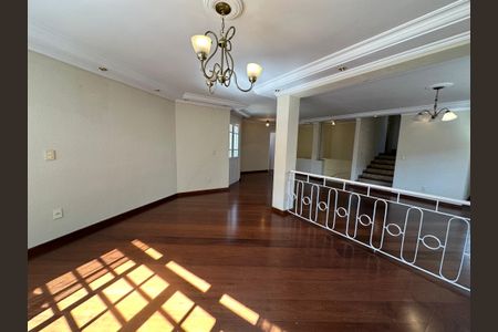 Casa de condomínio para alugar com 270m², 3 quartos e 4 vagas Casa de condomínio para alugar com 270m², 3 quartos e 4 vagasSala