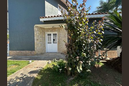 Casa de condomínio para alugar com 270m², 3 quartos e 4 vagas Casa de condomínio para alugar com 270m², 3 quartos e 4 vagasFachada