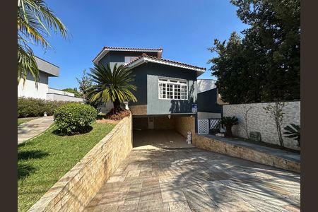Casa de condomínio para alugar com 270m², 3 quartos e 4 vagas Casa de condomínio para alugar com 270m², 3 quartos e 4 vagasFachada