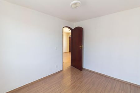Quarto 2 de apartamento para alugar com 2 quartos, 55m² em Conjunto Residencial José Bonifácio, São Paulo