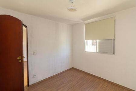 Quarto 1 de apartamento para alugar com 2 quartos, 55m² em Conjunto Residencial José Bonifácio, São Paulo