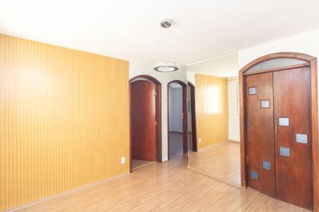 Sala de apartamento para alugar com 2 quartos, 55m² em Conjunto Residencial José Bonifácio, São Paulo
