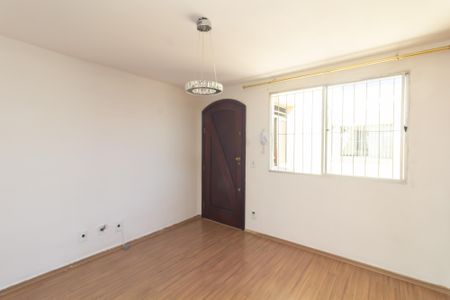 Sala de apartamento para alugar com 2 quartos, 55m² em Conjunto Residencial José Bonifácio, São Paulo