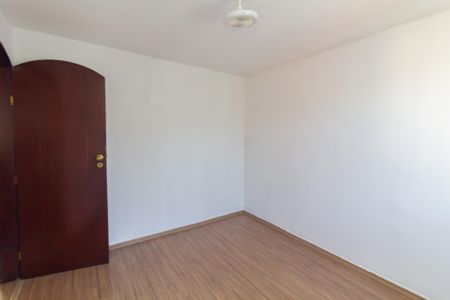 Quarto 2 de apartamento para alugar com 2 quartos, 55m² em Conjunto Residencial José Bonifácio, São Paulo
