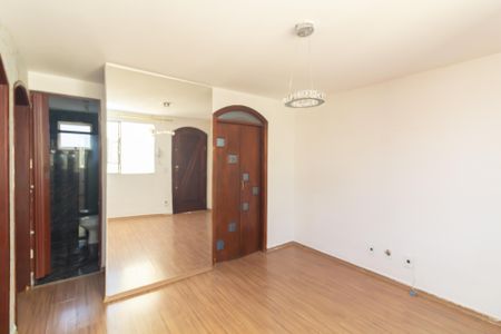 Sala de apartamento para alugar com 2 quartos, 55m² em Conjunto Residencial José Bonifácio, São Paulo