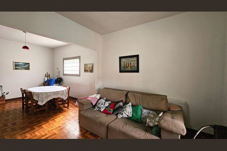 Casa à venda com 170m², 3 quartos e 2 vagas Casa à venda com 170m², 3 quartos e 2 vagasSala