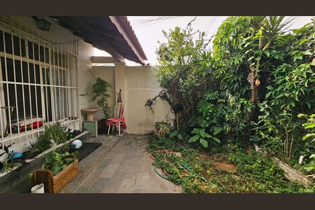 Casa à venda com 170m², 3 quartos e 2 vagas Casa à venda com 170m², 3 quartos e 2 vagasÁrea externa