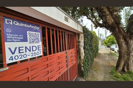 Casa à venda com 170m², 3 quartos e 2 vagas Casa à venda com 170m², 3 quartos e 2 vagasFachada