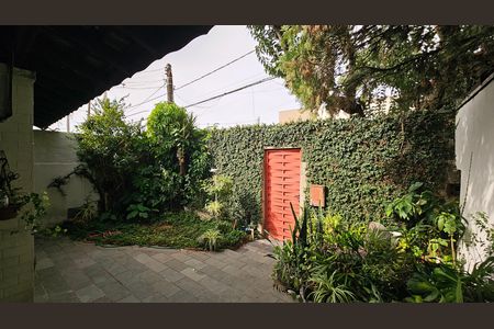 Casa à venda com 170m², 3 quartos e 2 vagas Casa à venda com 170m², 3 quartos e 2 vagasÁrea externa