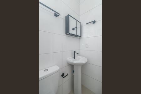 Banheiro de apartamento para alugar com 1 quarto, 25m² em Costa E Silva, Porto Alegre