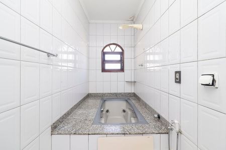 Casa para alugar com 150m², 3 quartos e 2 vagasBanheiro da Suíte