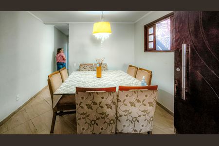 Sala de casa à venda com 4 quartos, 125m² em Jardim Lallo, São Paulo