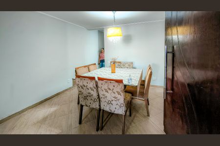 Casa à venda com 125m², 4 quartos e 2 vagas Casa à venda com 125m², 4 quartos e 2 vagasSala