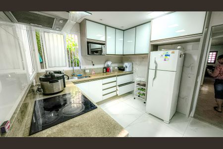 Casa à venda com 125m², 4 quartos e 2 vagas Casa à venda com 125m², 4 quartos e 2 vagasCozinha