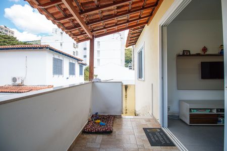 Casa à venda com 405m², 7 quartos e 4 vagas Casa à venda com 405m², 7 quartos e 4 vagasCasa 2 Sala Varanda