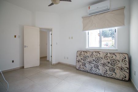 Casa à venda com 405m², 7 quartos e 4 vagas Casa à venda com 405m², 7 quartos e 4 vagasQuarto 2