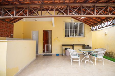 Casa à venda com 405m², 7 quartos e 4 vagas Casa à venda com 405m², 7 quartos e 4 vagasQuintal