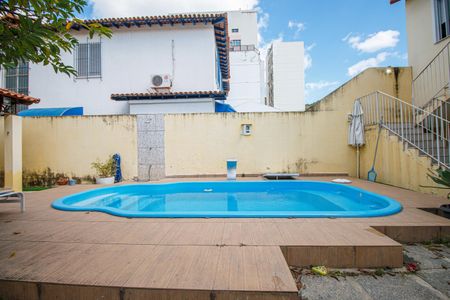 Casa à venda com 405m², 7 quartos e 4 vagas Casa à venda com 405m², 7 quartos e 4 vagasPiscina