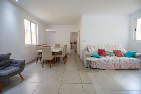 Casa à venda com 405m², 7 quartos e 4 vagas Casa à venda com 405m², 7 quartos e 4 vagasSala