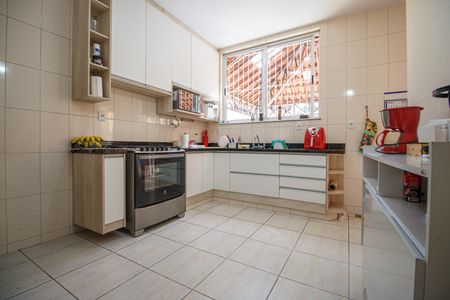 Casa à venda com 405m², 7 quartos e 4 vagas Casa à venda com 405m², 7 quartos e 4 vagasCozinha