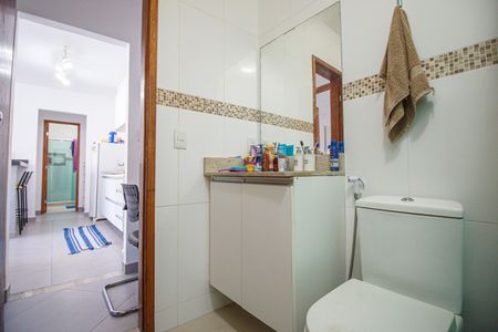 Casa à venda com 405m², 7 quartos e 4 vagas Casa à venda com 405m², 7 quartos e 4 vagasCasa Banheiro