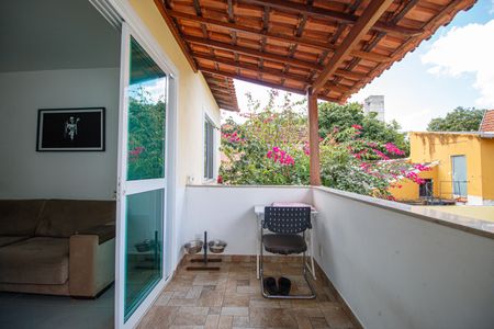 Casa à venda com 405m², 7 quartos e 4 vagas Casa à venda com 405m², 7 quartos e 4 vagasCasa 2 Sala Varanda