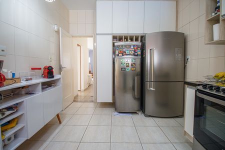 Casa à venda com 405m², 7 quartos e 4 vagas Casa à venda com 405m², 7 quartos e 4 vagasCozinha