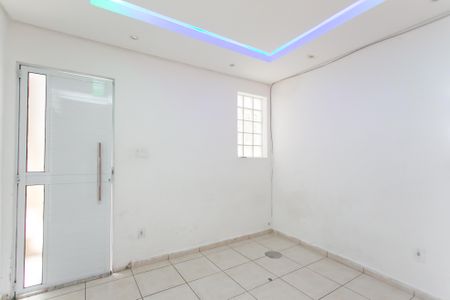 Casa para alugar com 25m², 2 quartos e sem vaga Casa para alugar com 25m², 2 quartos e sem vagaSala