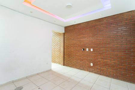 Sala de casa para alugar com 2 quartos, 25m² em Jardim Santa Teresinha, São Paulo