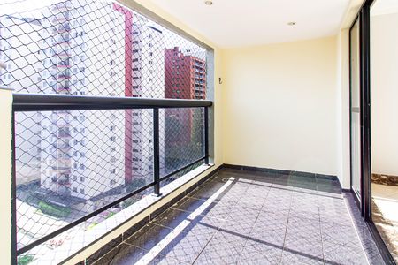 Apartamento à venda com 117m², 3 quartos e 2 vagas Apartamento à venda com 117m², 3 quartos e 2 vagasVaranda