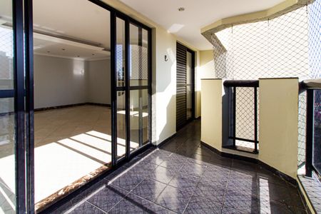 Apartamento à venda com 117m², 3 quartos e 2 vagas Apartamento à venda com 117m², 3 quartos e 2 vagasVaranda