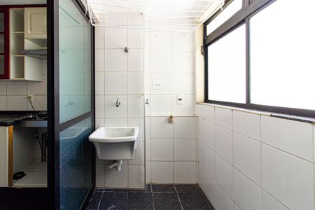 Apartamento à venda com 117m², 3 quartos e 2 vagas Apartamento à venda com 117m², 3 quartos e 2 vagasÁrea de Serviço