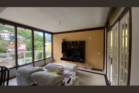 Casa à venda com 260m², 3 quartos e 2 vagas