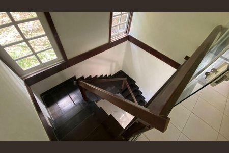 Casa à venda com 260m², 3 quartos e 2 vagas