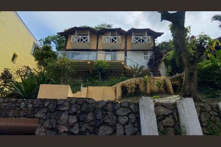 Casa à venda com 260m², 3 quartos e 2 vagas
