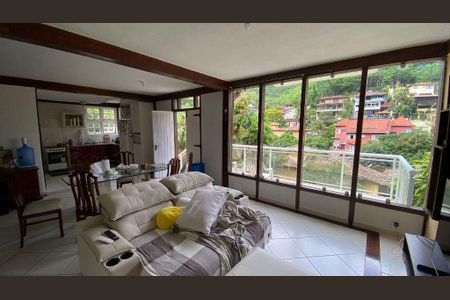 Casa à venda com 260m², 3 quartos e 2 vagas