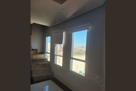 Casa para alugar com 369m², 2 quartos e 2 vagasEscada